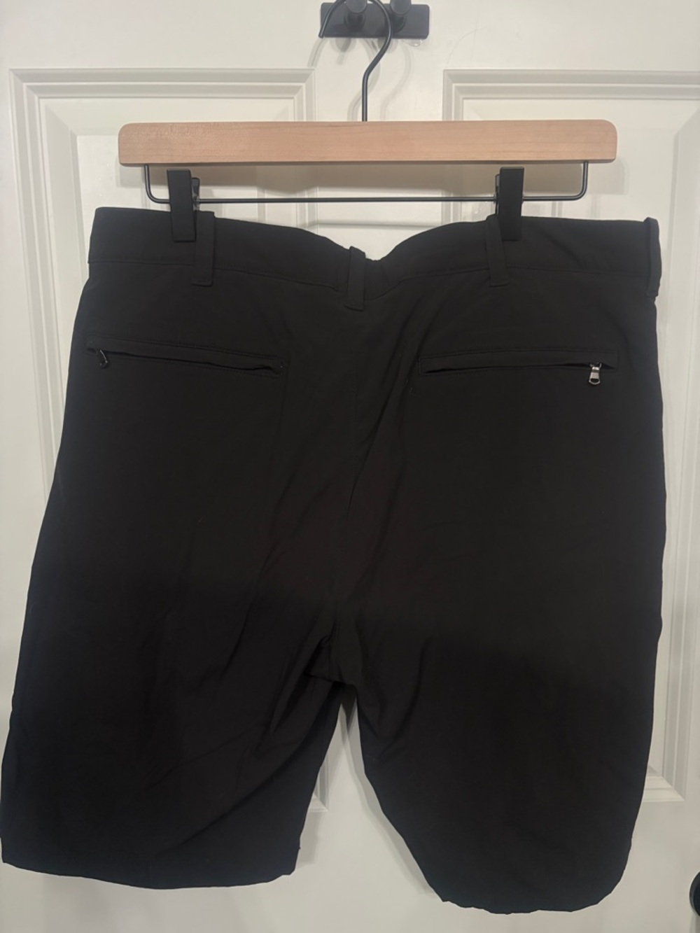 J. Crew Black Flat-Front Tech Stretch Men’s Shorts 34 waist 10.5 inch inseam - Picture 2 of 8